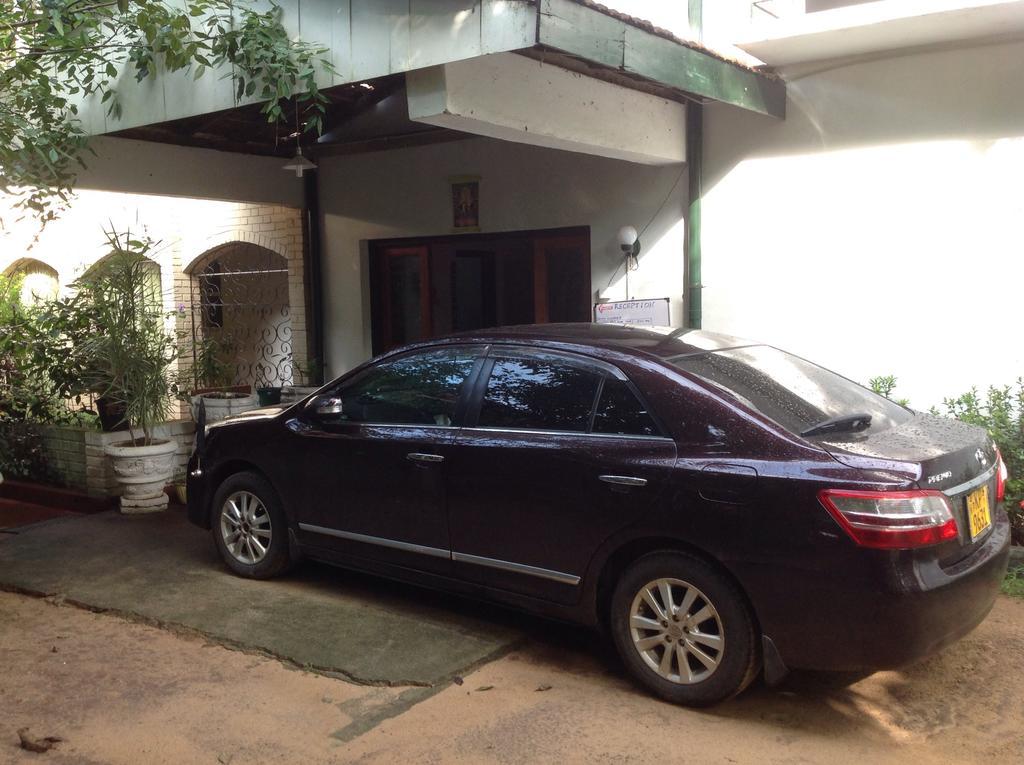 Lake Side Otel Anuradhapura Dış mekan fotoğraf